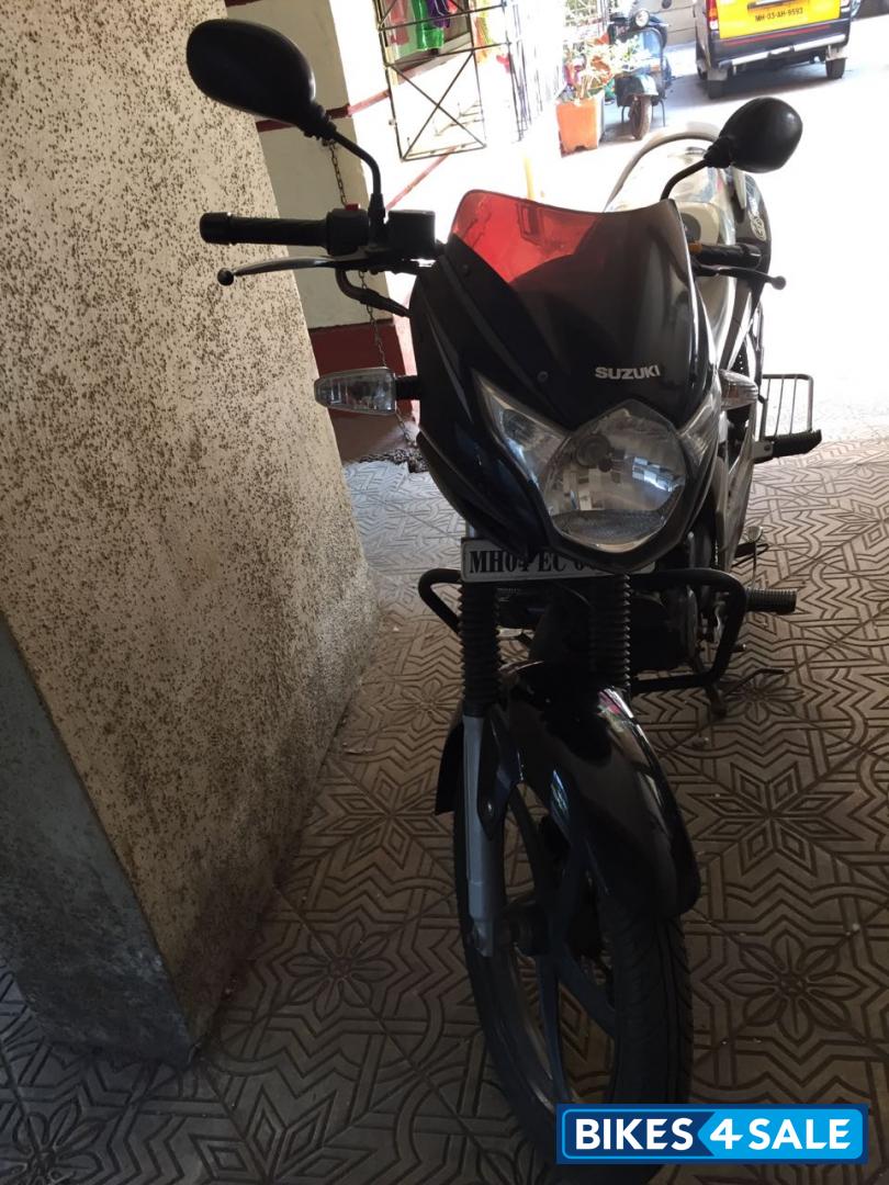 Black Suzuki GS 150R