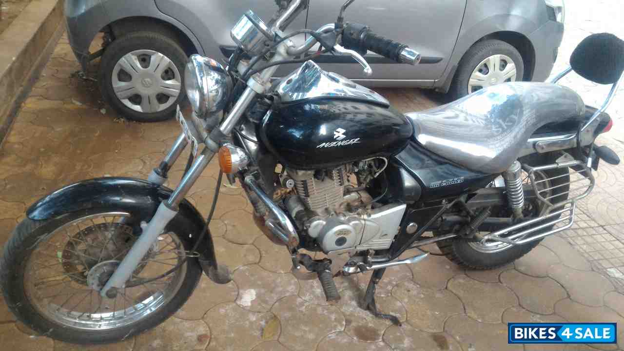 Black Bajaj Avenger 200 DTS-i