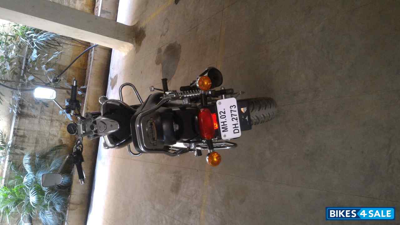 Black Bajaj Avenger 220 DTS-i