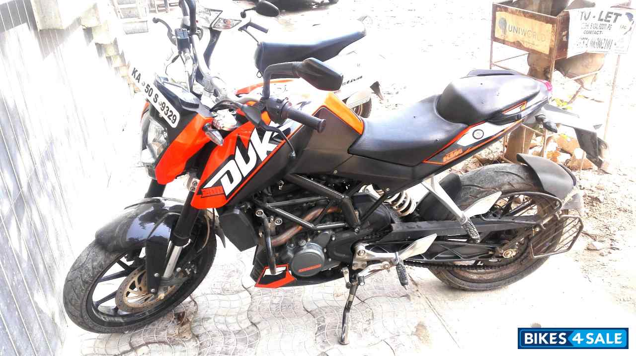 Orange KTM Duke 200