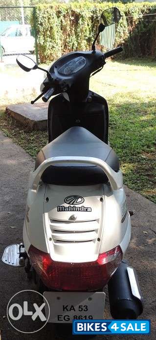 White Mahindra Duro DZ