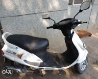 White Mahindra Duro DZ