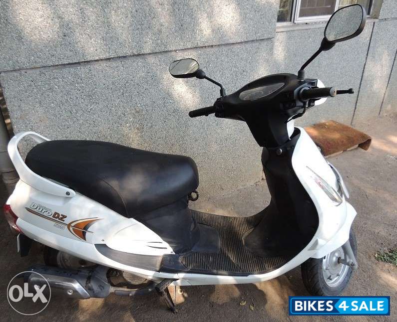 White Mahindra Duro DZ