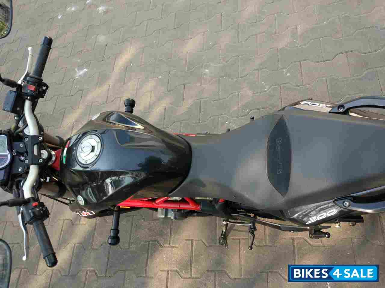 Black Benelli TNT 300