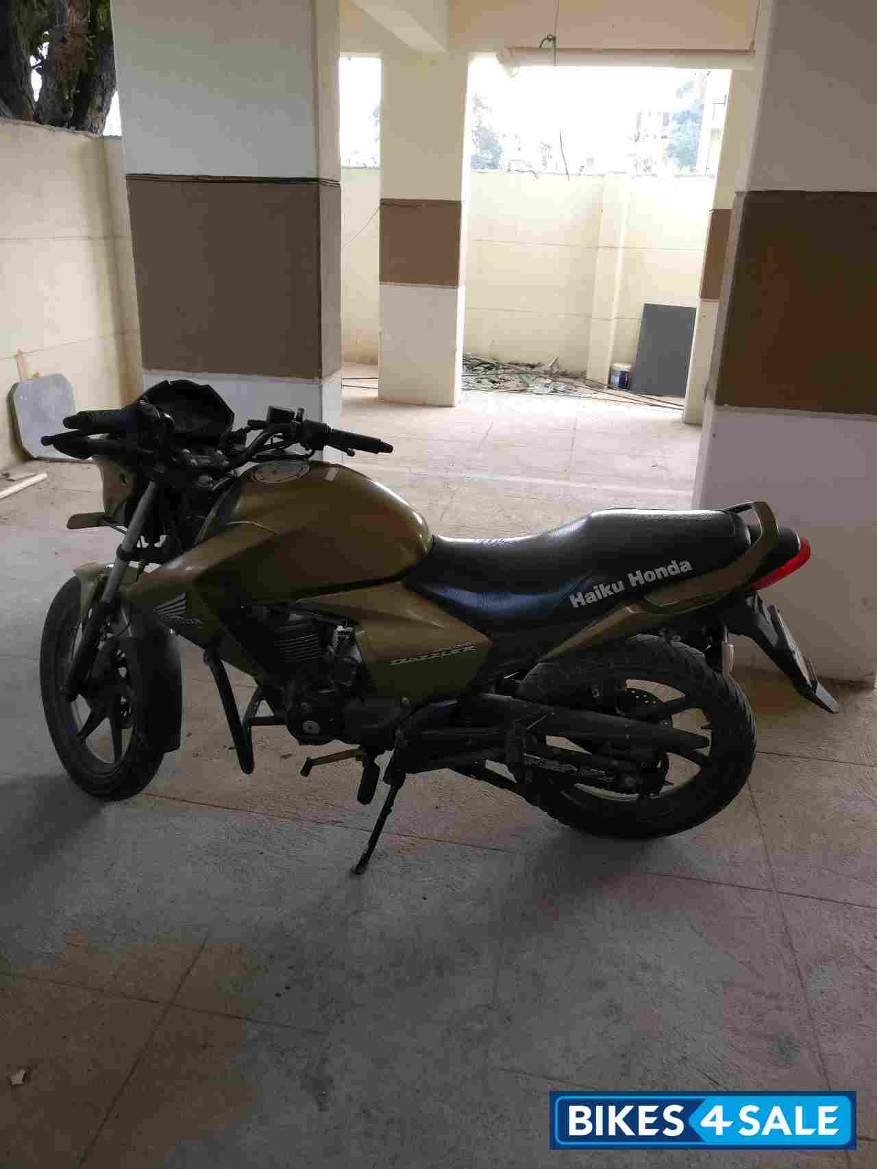 Gold Honda Unicorn Dazzler