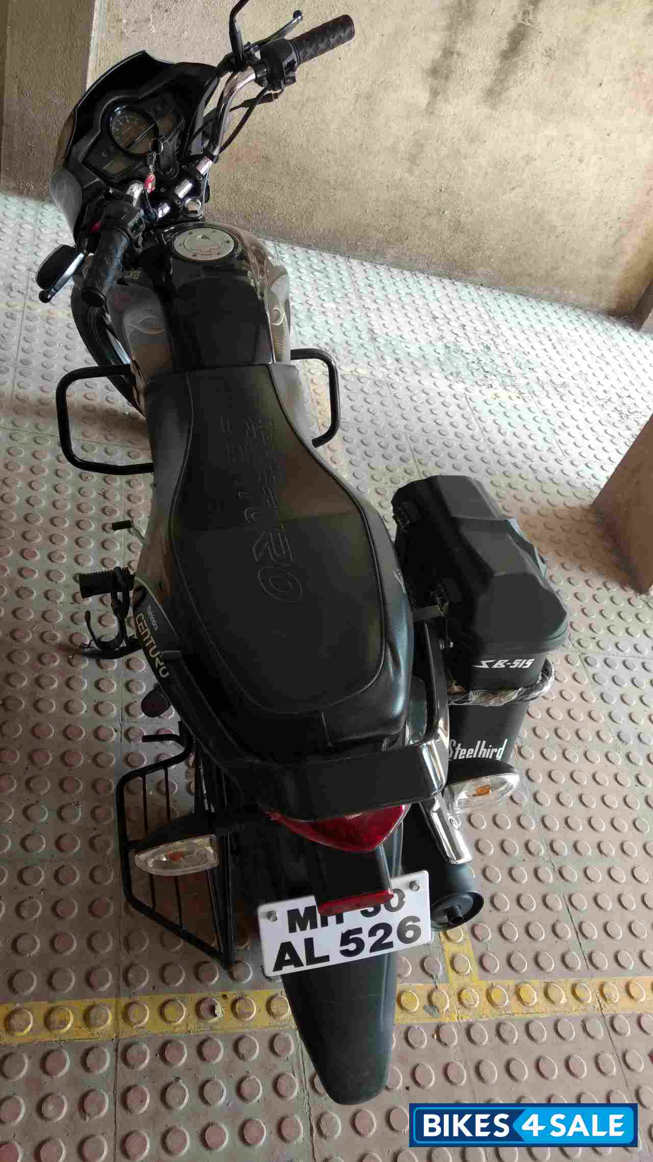 Black Mahindra Centuro Black Mahindra Centuro