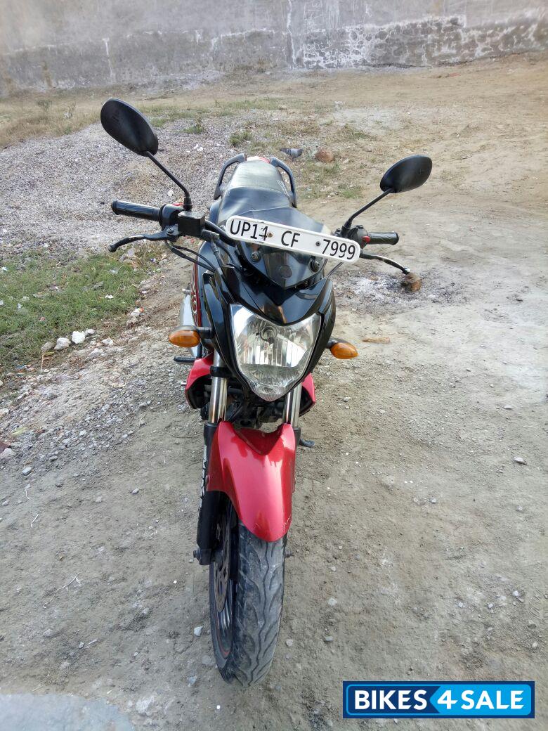 Black/red Yamaha FZ-S