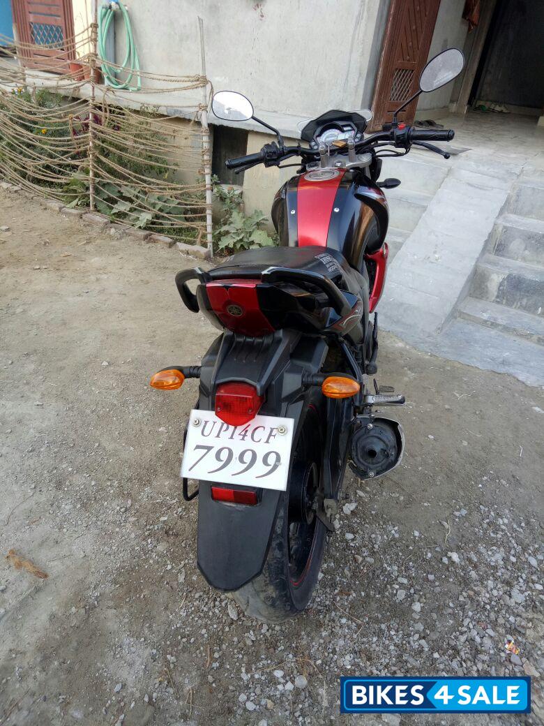 Black/red Yamaha FZ-S