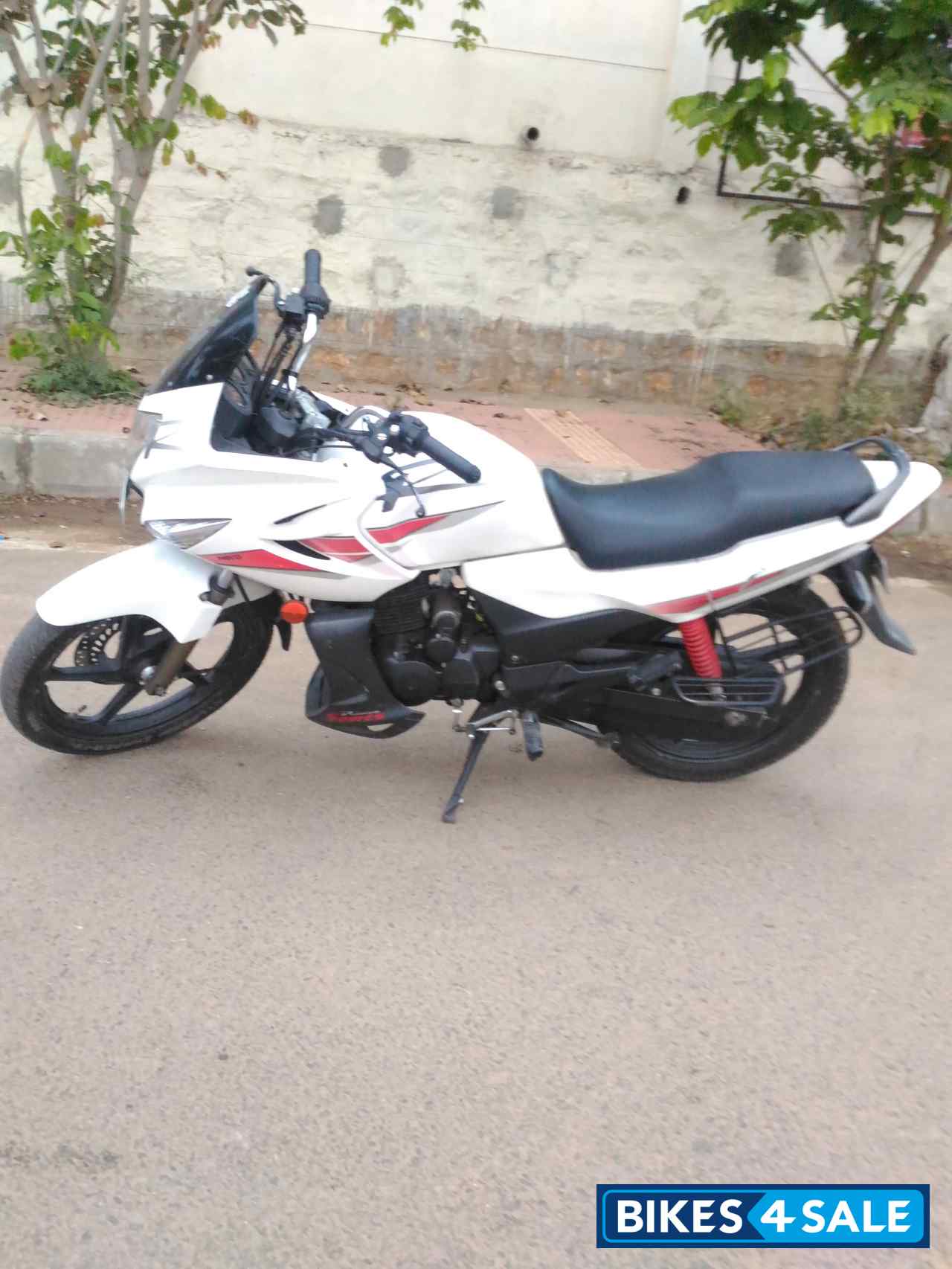 White Hero Karizma R