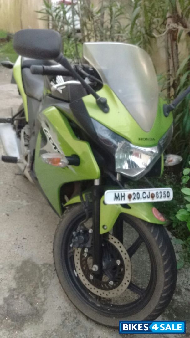 Candy Green Honda CBR 150R