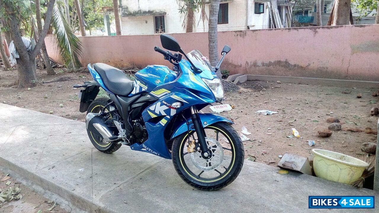 Blue Suzuki Gixxer SF