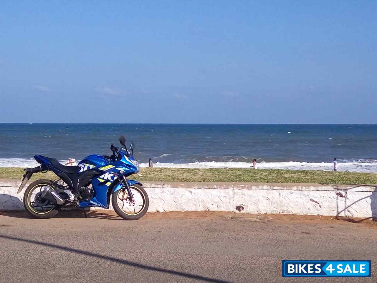 Blue Suzuki Gixxer SF
