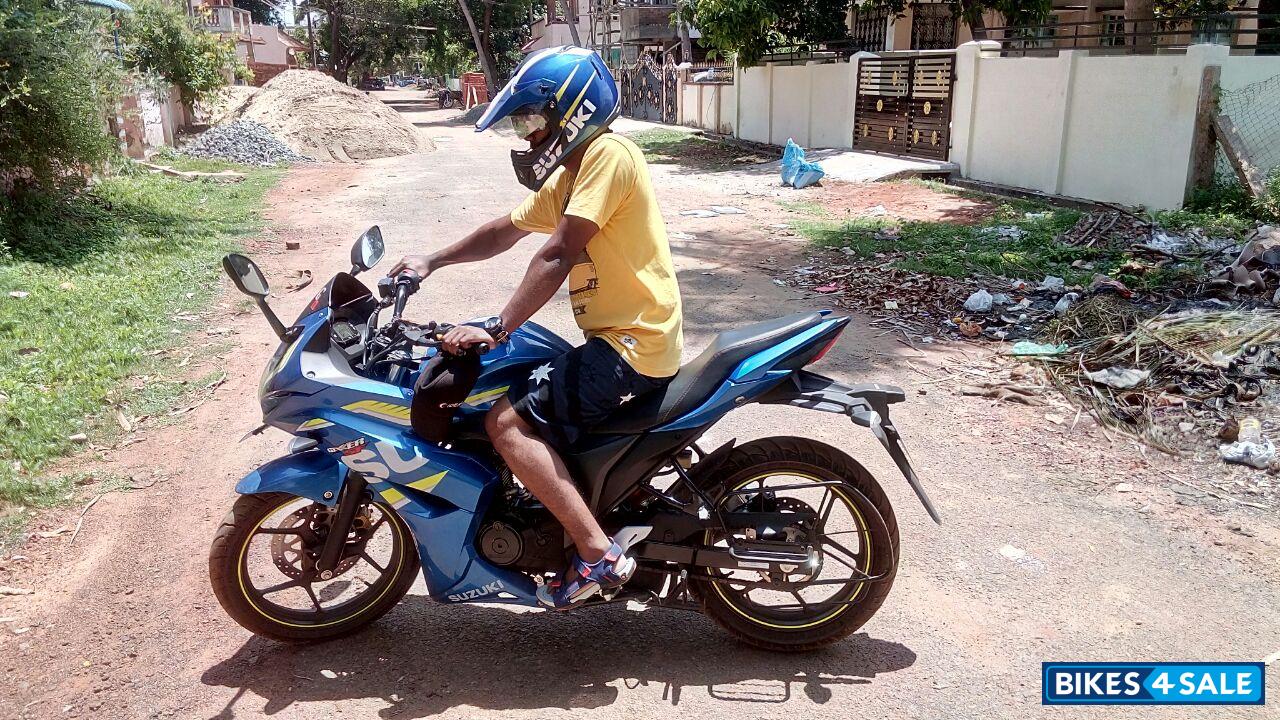 Blue Suzuki Gixxer SF