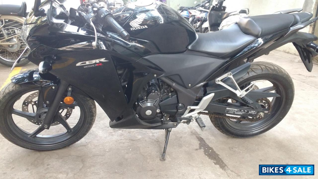 Black Honda CBR 250R