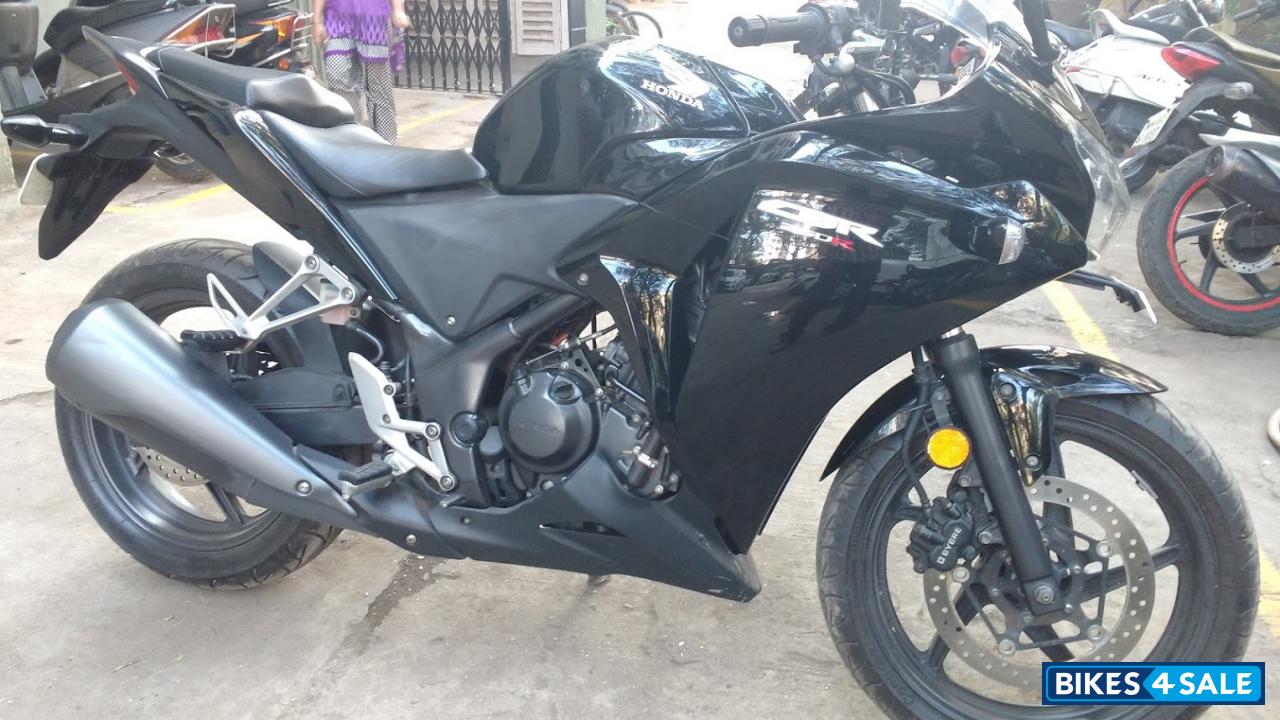 Black Honda CBR 250R Black Honda CBR 250R