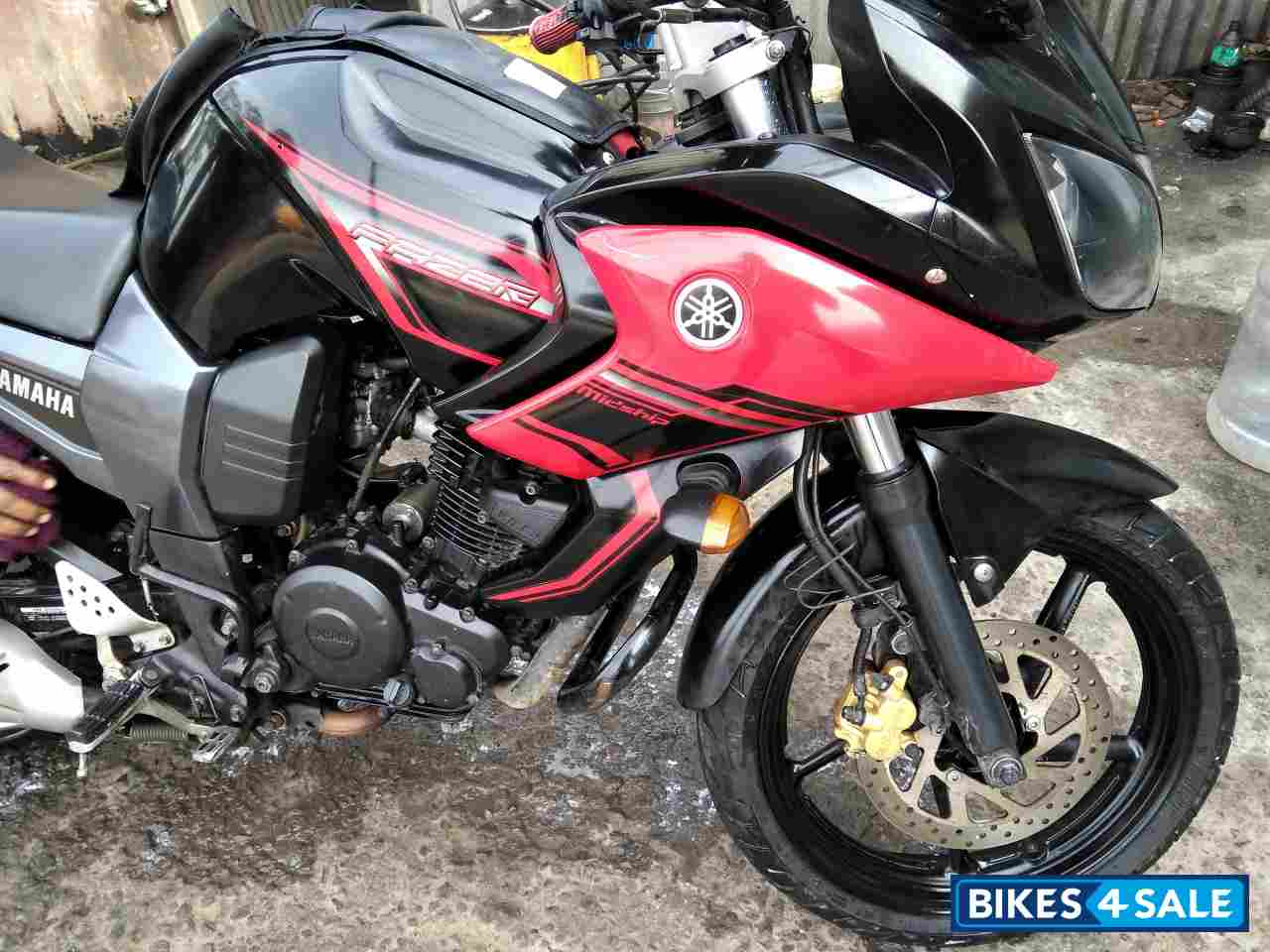 Red And Black Yamaha Fazer