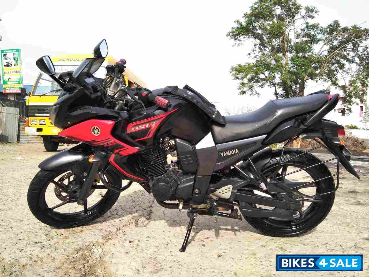 Red And Black Yamaha Fazer