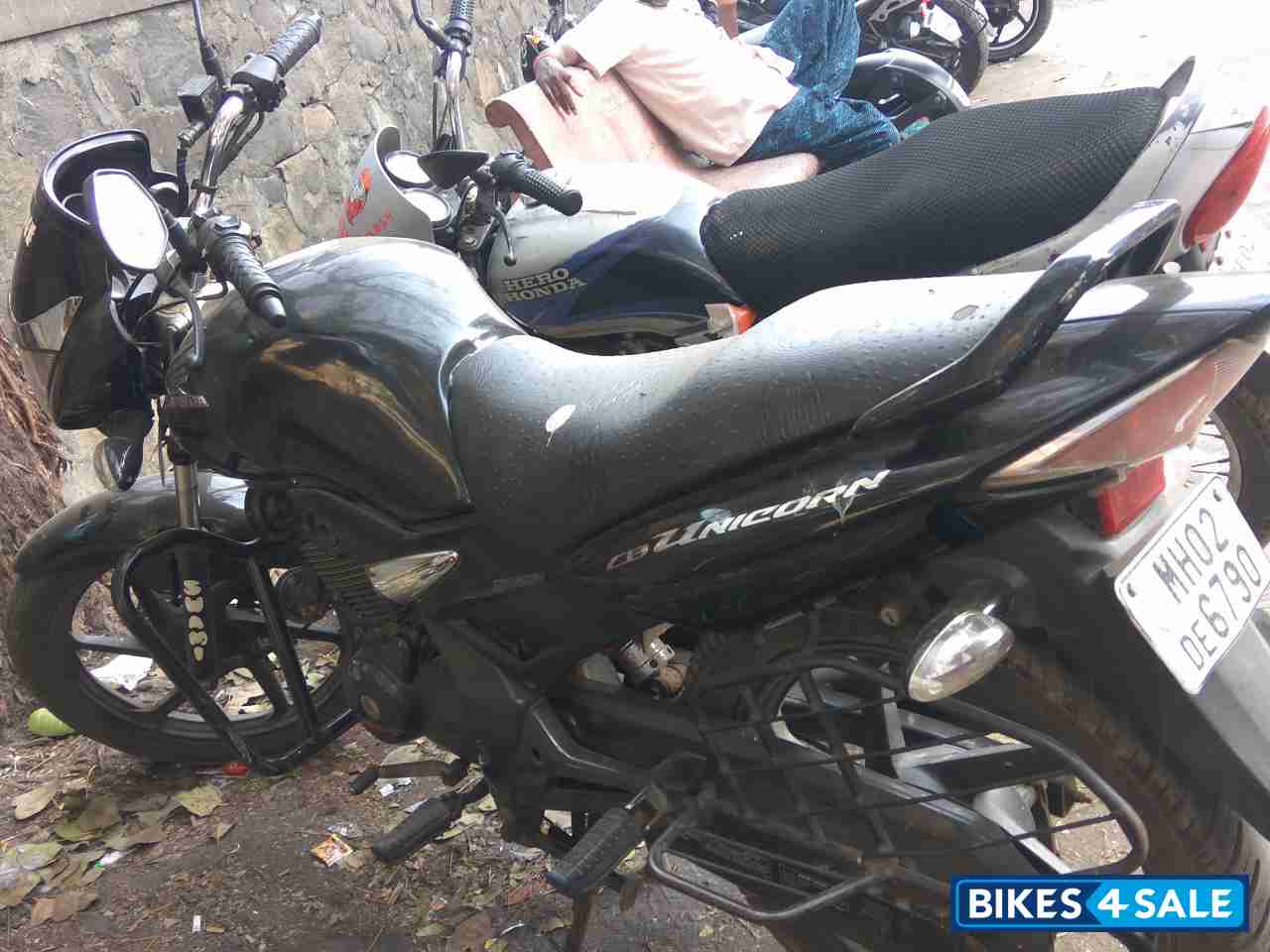 Black Honda CB Unicorn