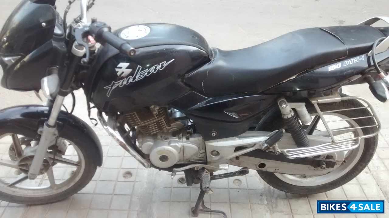 Black Bajaj Pulsar 150 DTSi