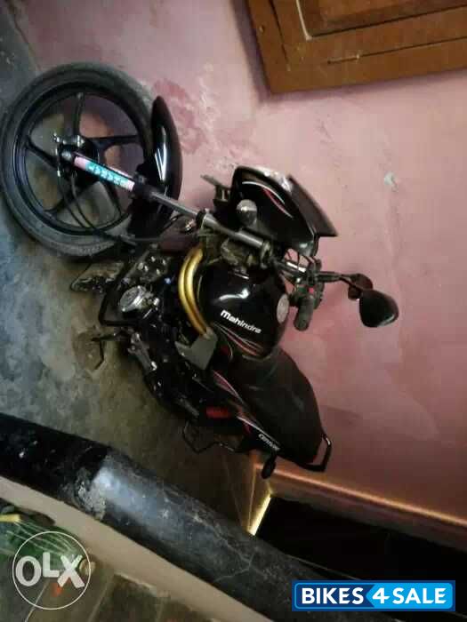 Black Mahindra Centuro NXT Black Mahindra Centuro NXT