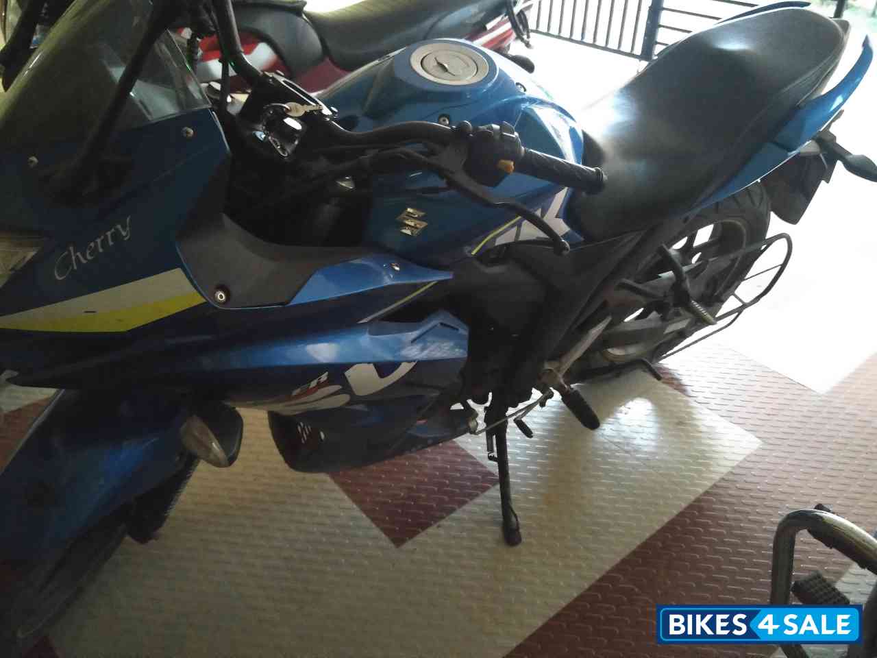 Blue Suzuki Gixxer SF
