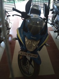 Blue Suzuki Gixxer SF