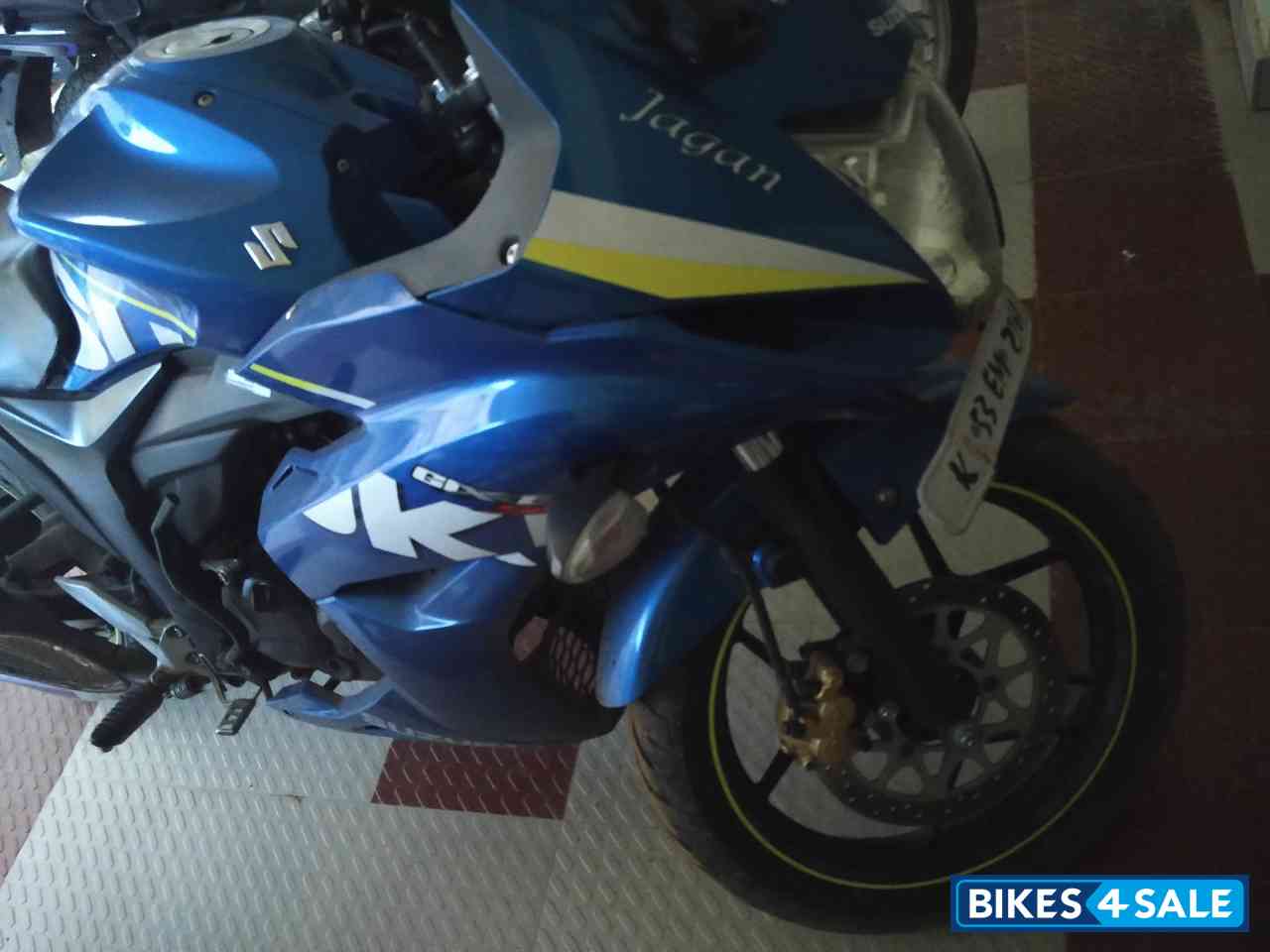 Blue Suzuki Gixxer SF