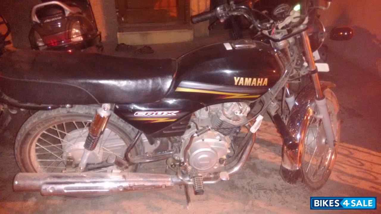Black Yamaha Crux