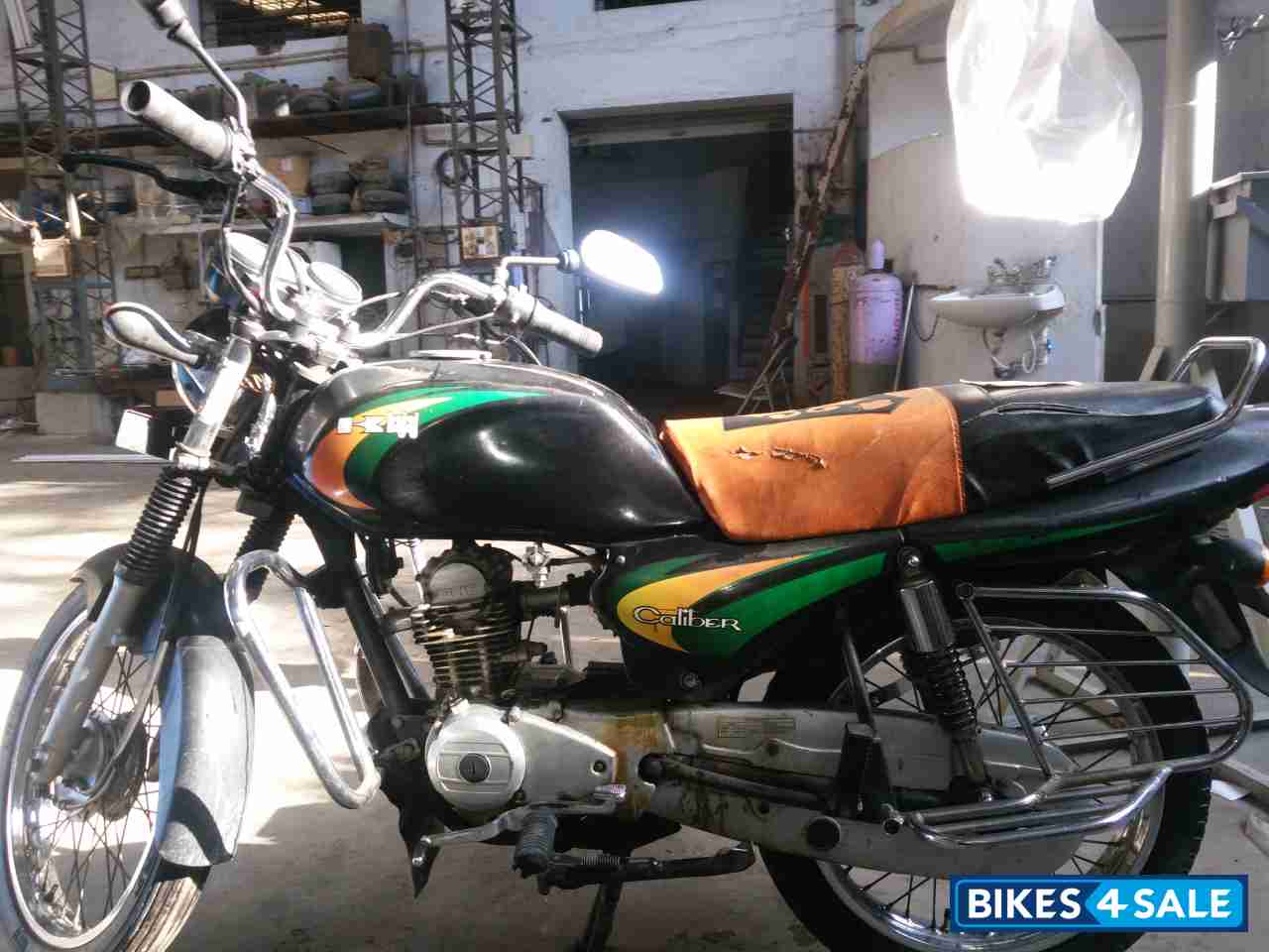 Black Bajaj Caliber 115