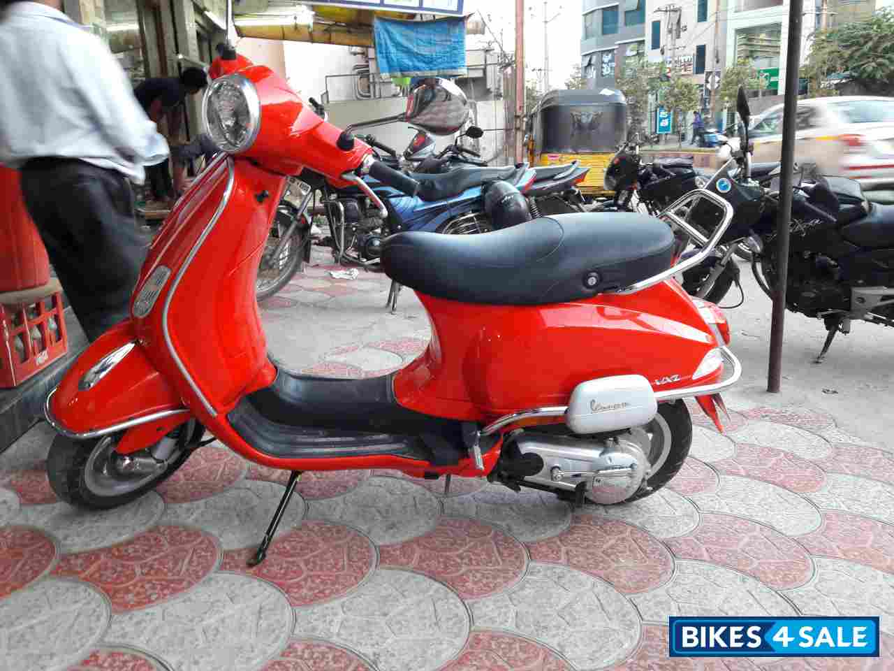 Red Vespa VXL 125