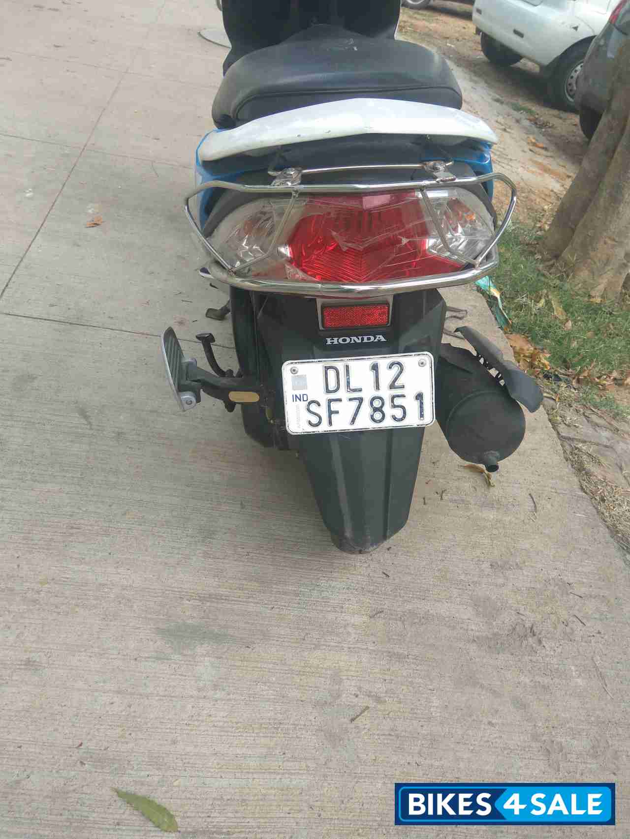 Blue And White Honda Dio