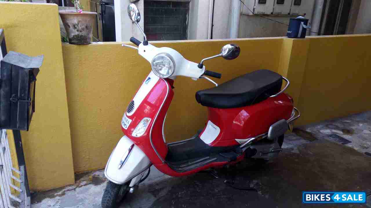 Custom Color ( Red&white) Vespa LX 125