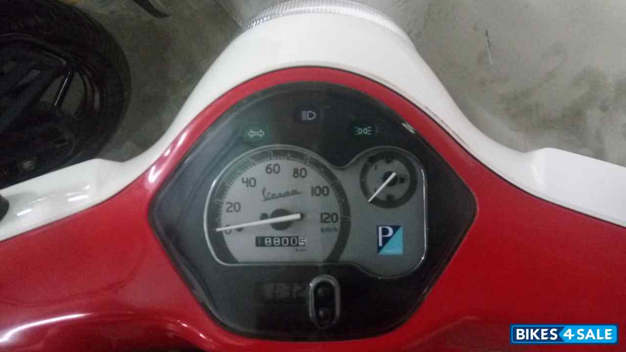 Custom Color ( Red&white) Vespa LX 125