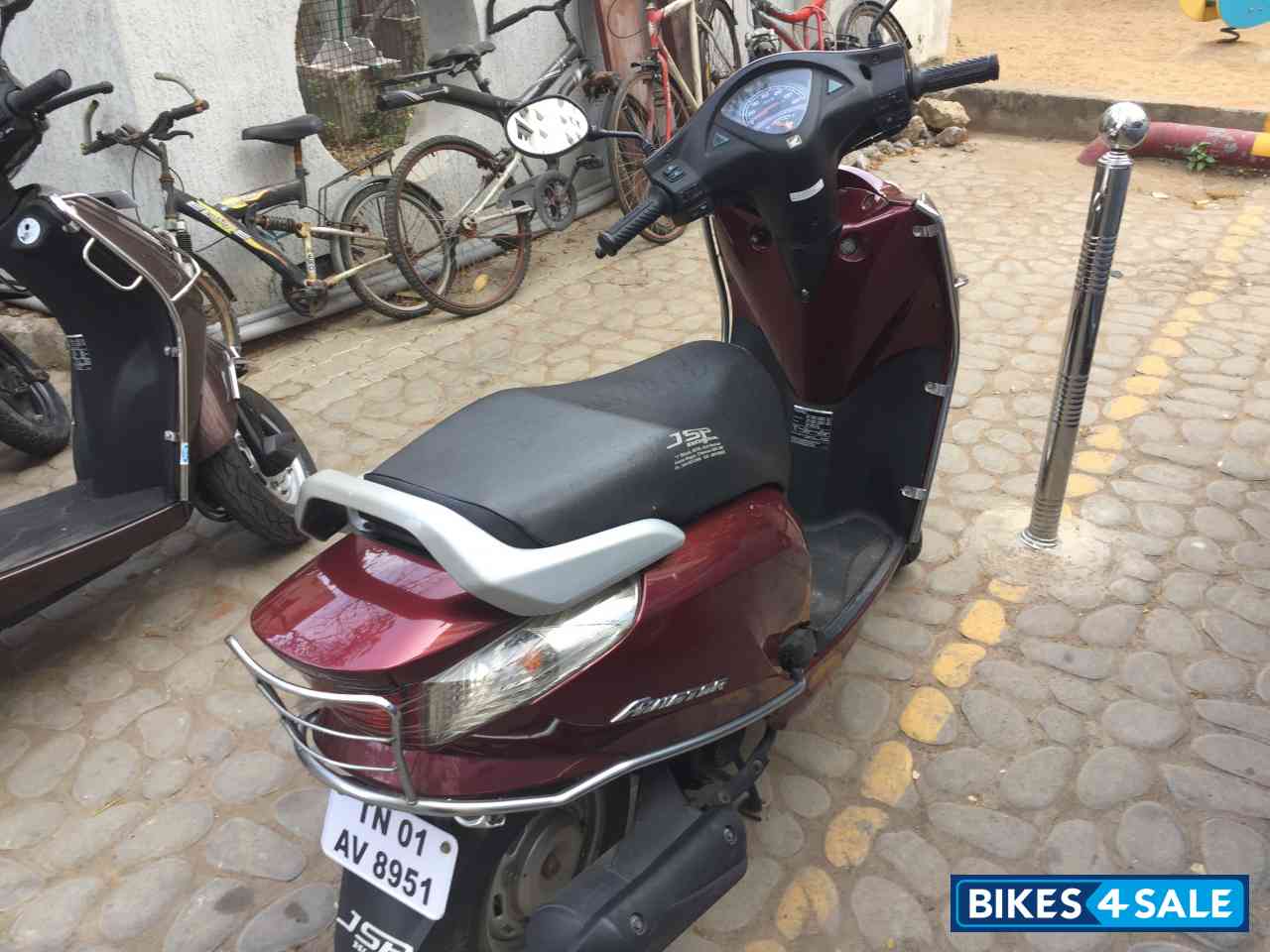 Maroon Honda Aviator