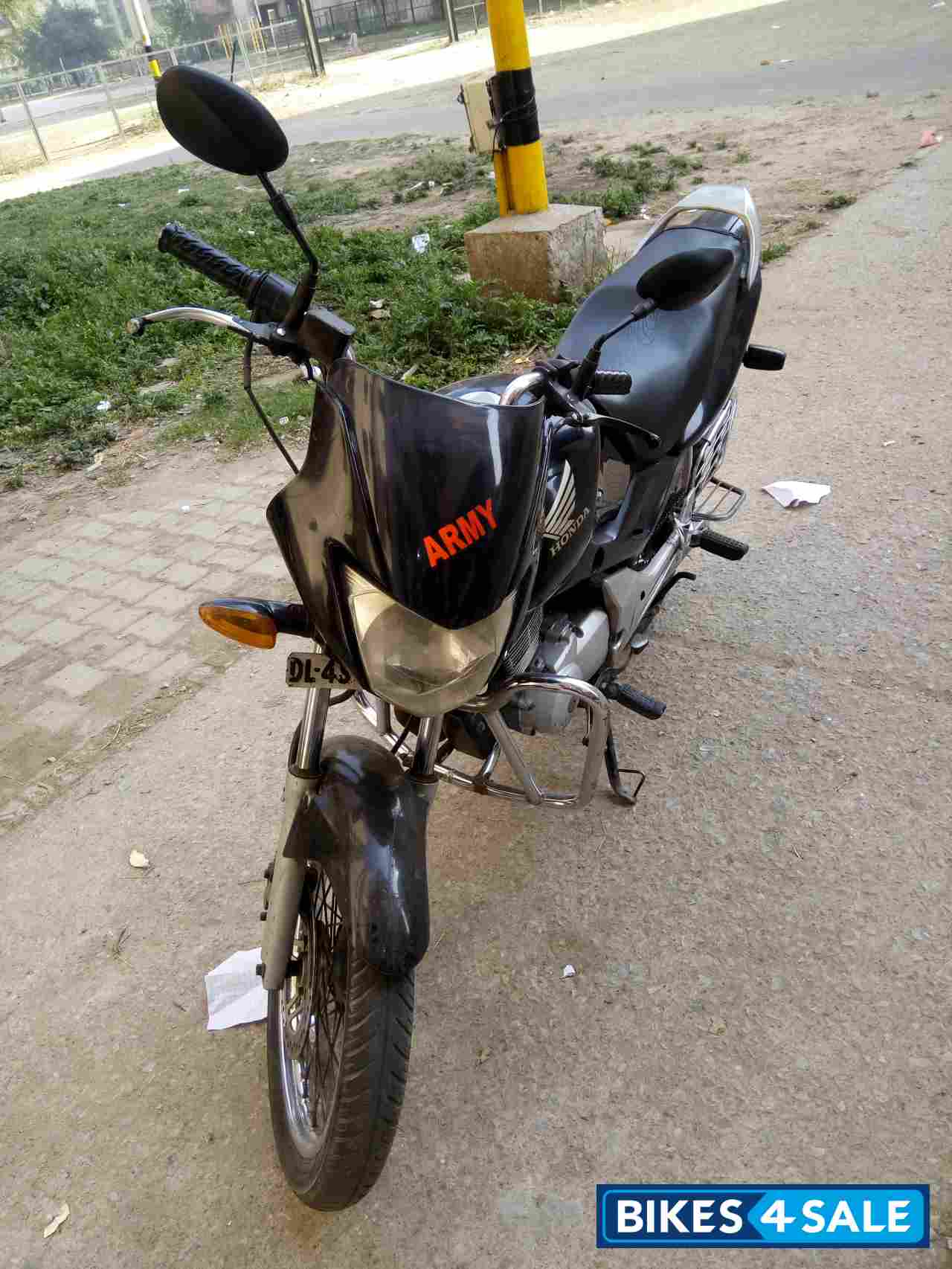 Used 2005 model Honda Unicorn for sale in New Delhi. ID 141936. Black
