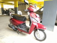 Red Mahindra Gusto