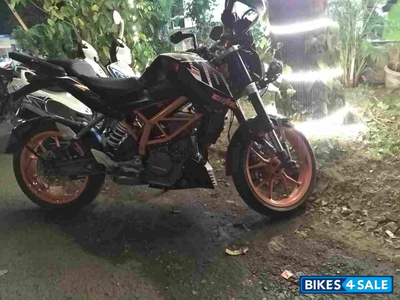 Black KTM Duke 390