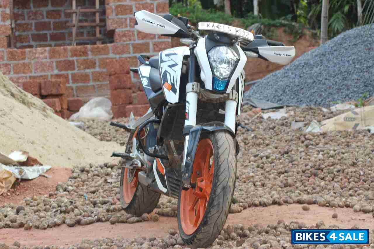 White KTM Duke 200 White KTM Duke 200