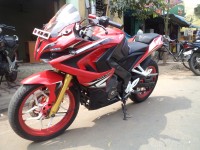Red Bajaj Pulsar RS 200