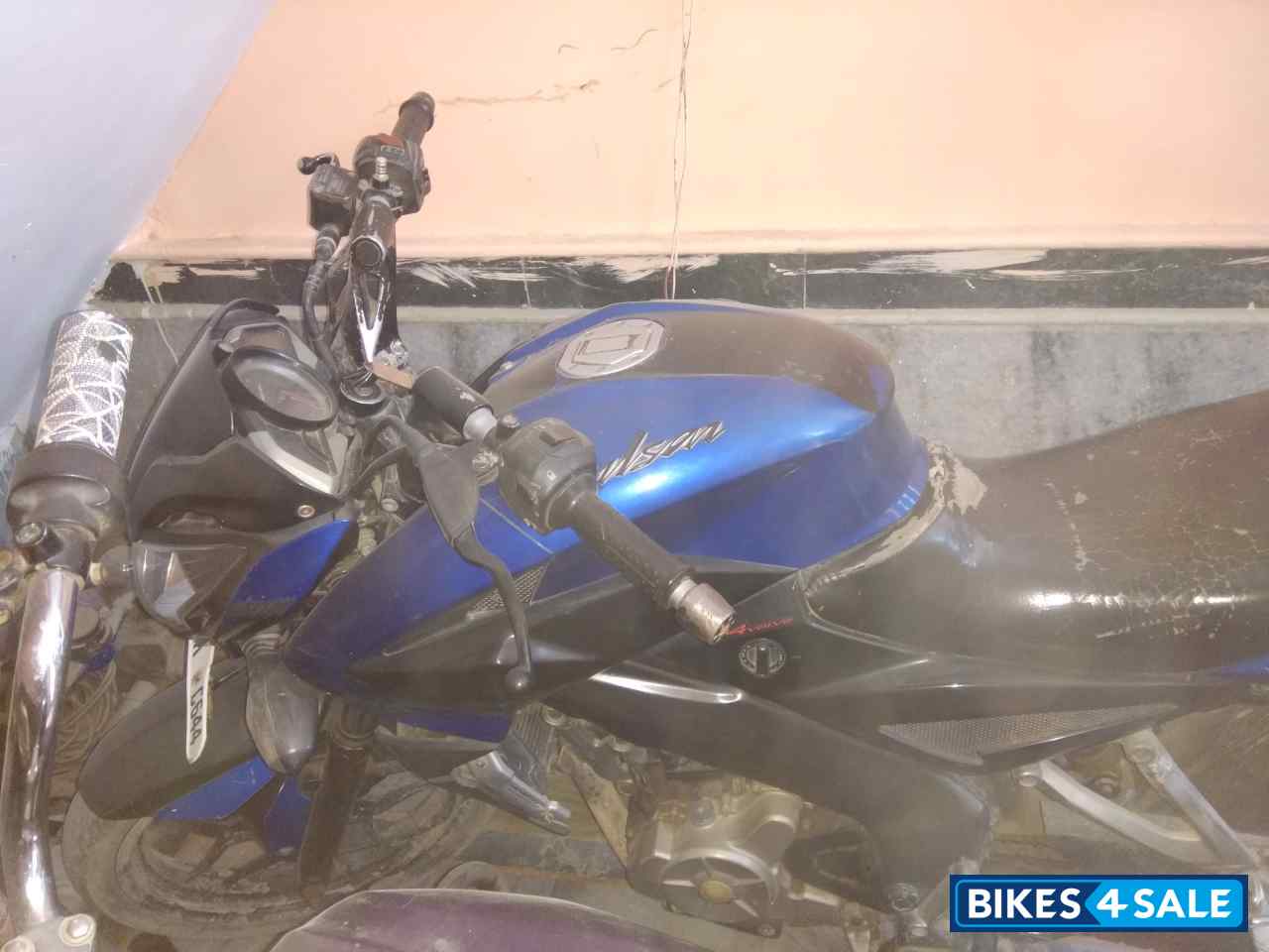 Blue Bajaj Pulsar 200 NS