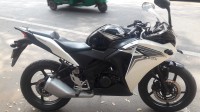 Black & White Honda CBR 150R