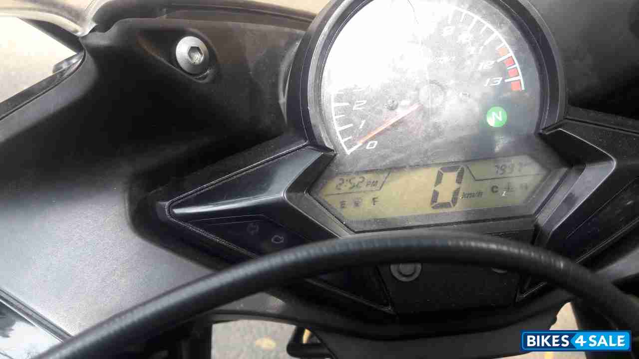 Black & White Honda CBR 150R