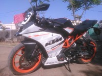 Black And White KTM RC 390