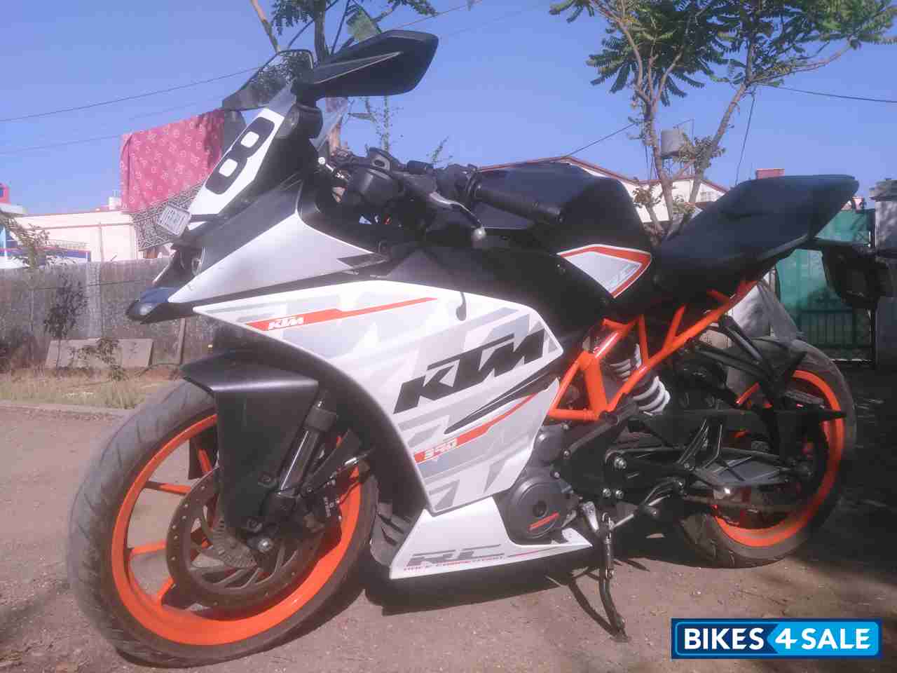 Black And White KTM RC 390