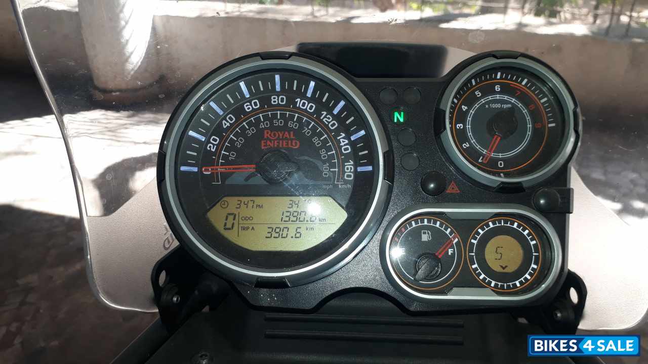 White Royal Enfield Himalayan White Royal Enfield Himalayan