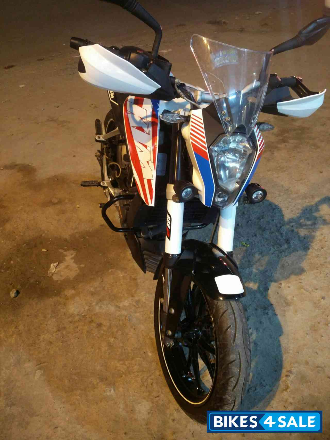White KTM Duke 200