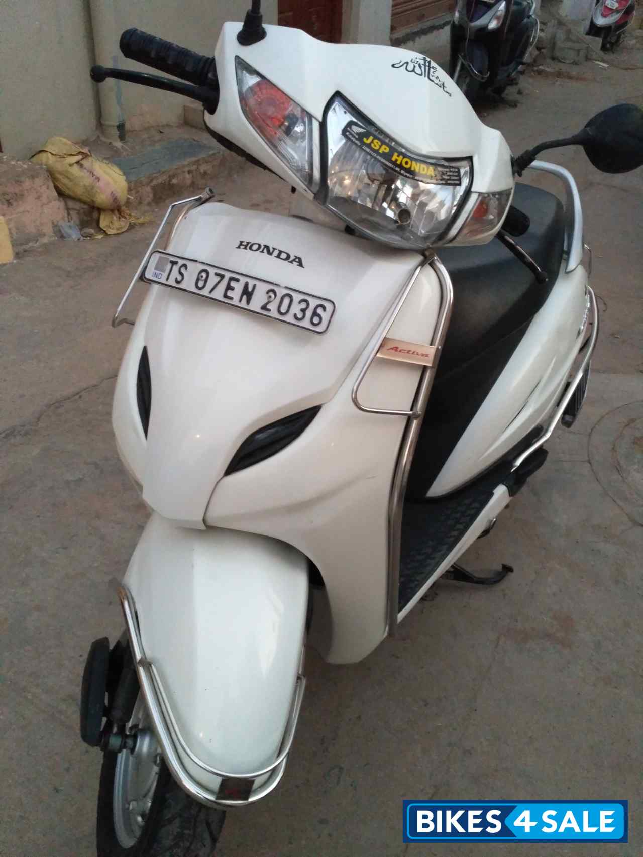 White Honda Activa 3G
