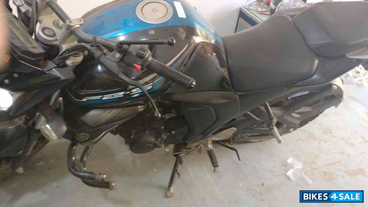 Blue Black Yamaha FZ1