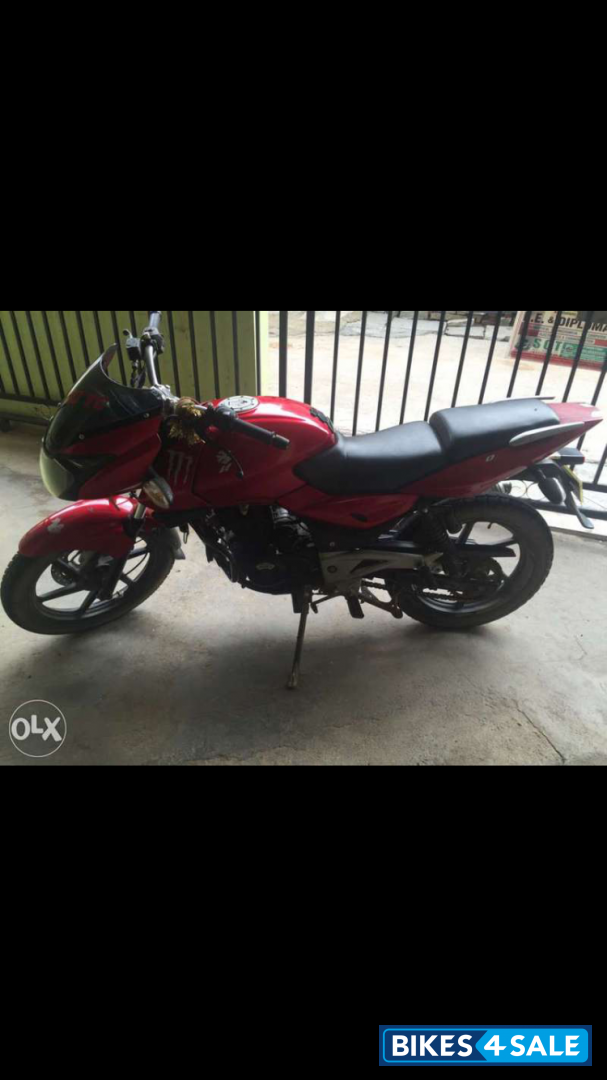 Red Bajaj Pulsar 200 SS