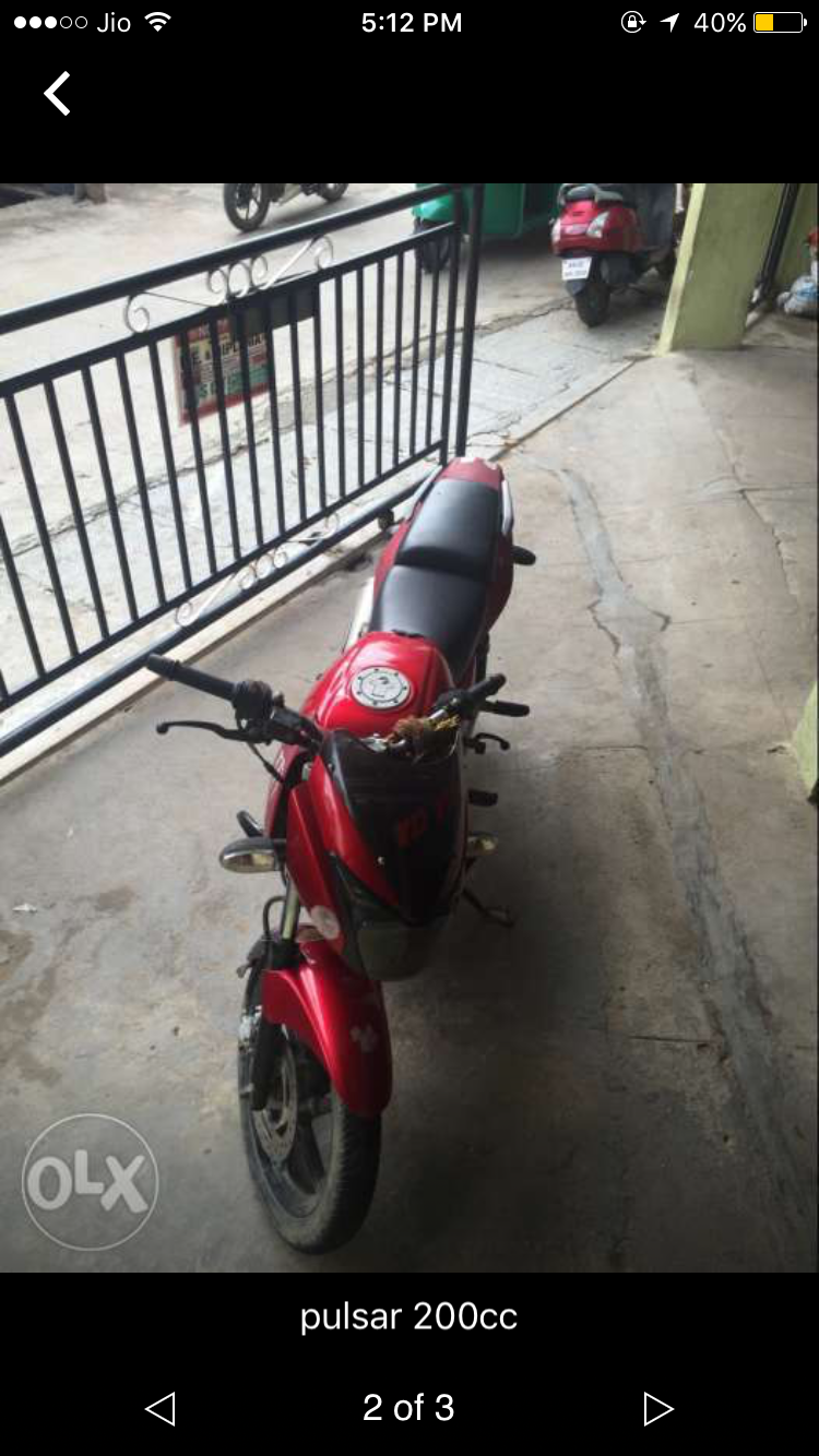 Red Bajaj Pulsar 200 SS
